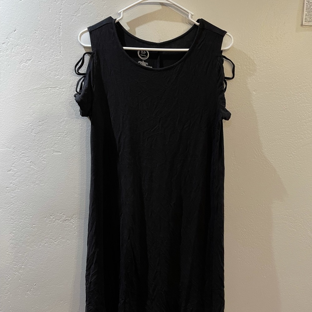 Very comfy black dress. Size Medium.